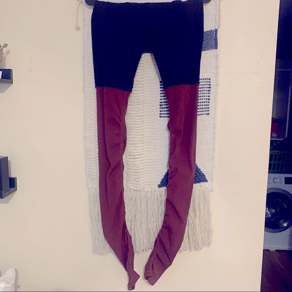 ALO Yoga Goddess Legging Black and Burgundy Red